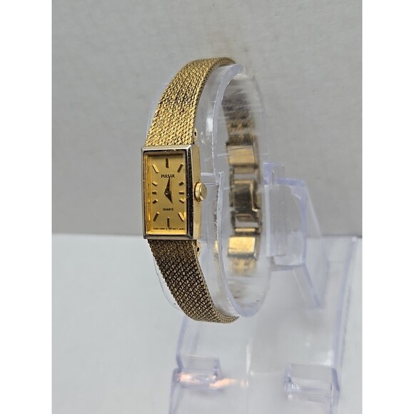 Vintage Pulsar By Seiko V220 5560 Gold Tone Tank Quartz Womens Watch New Battery - Picture 2 of 10